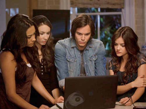 pretty-little-liars-a-hot-piece-of-a-season-2-episode-15-1
