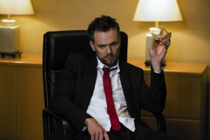 Jeff Winger se pone seriote y nosotros lo flipamos.