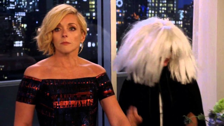 Jane Krakowski, iluminada por un Chandelier